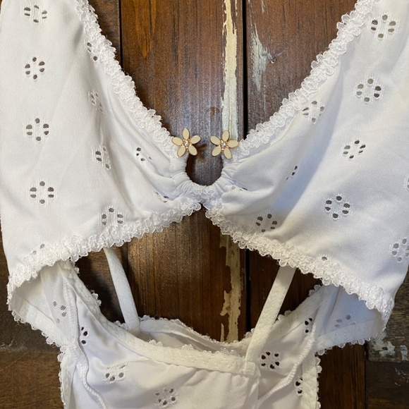 NWT Savage Fenty X Bombshell Broderie Lace Eyelet Teddy White Medium - Picture 6 of 11